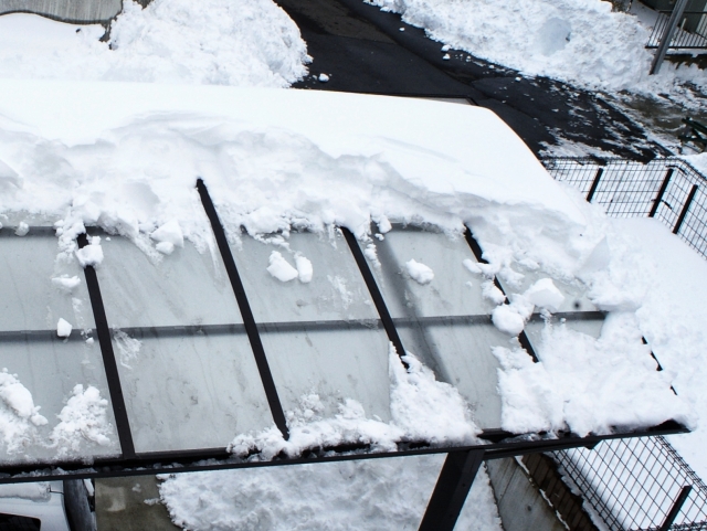 カーポートの雪下ろし