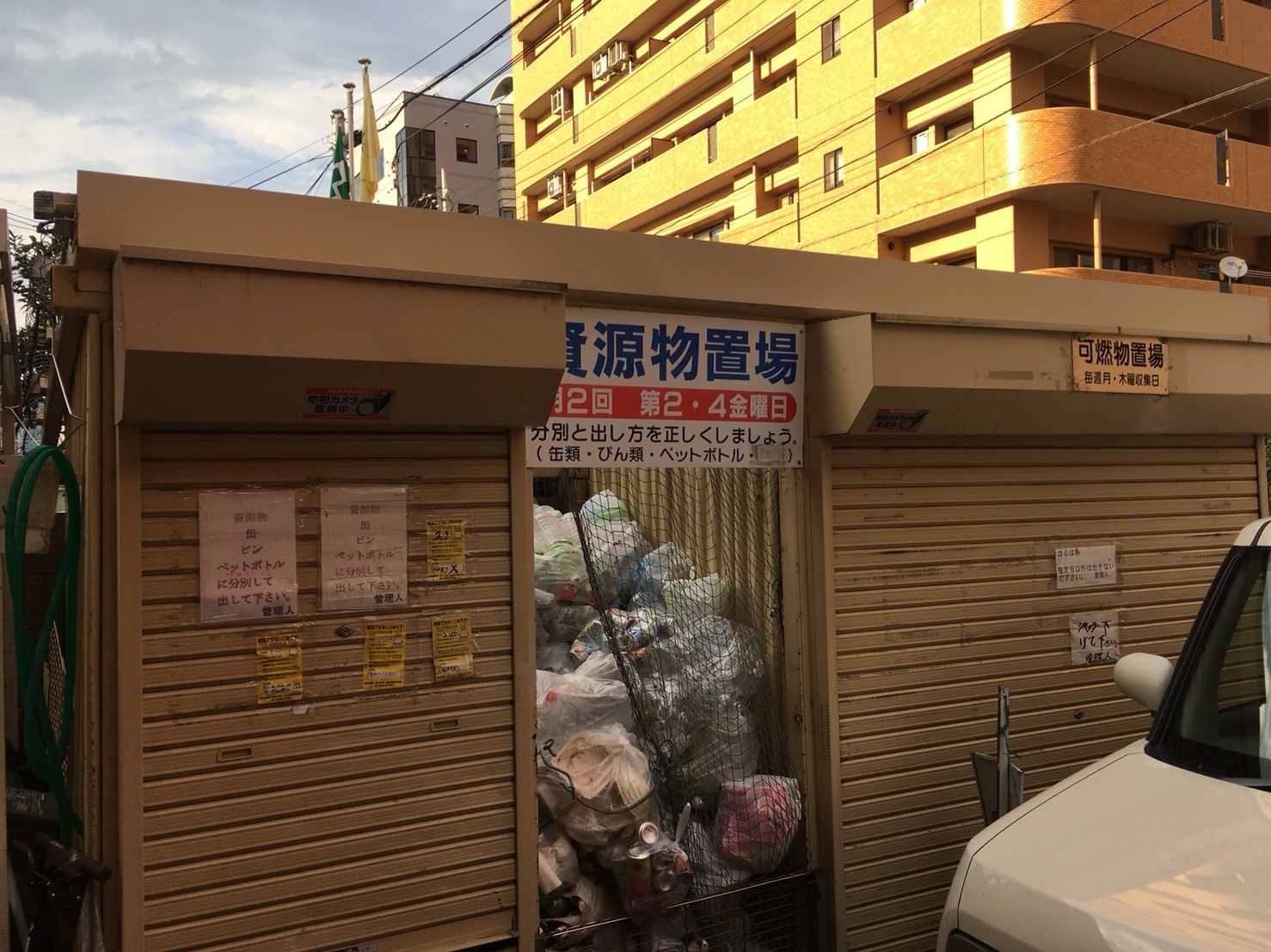 ショッピングカート　マンションのゴミ出しにどうですか？ 管理体制や住人マナーが一目瞭然！「ゴミ置き場」はマンションの鏡