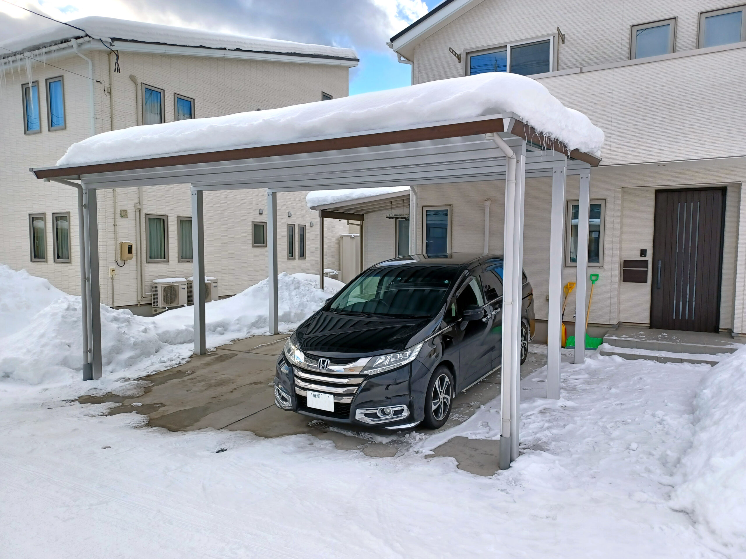 カーポートの屋根をバルコニーの軒天の高さに合わせたい 