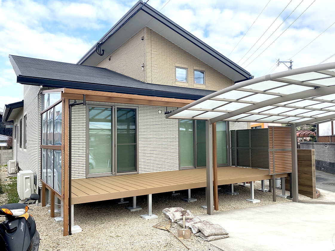 ウッドデッキとテラス屋根を設置したい | リフォーム事例 | Nissho