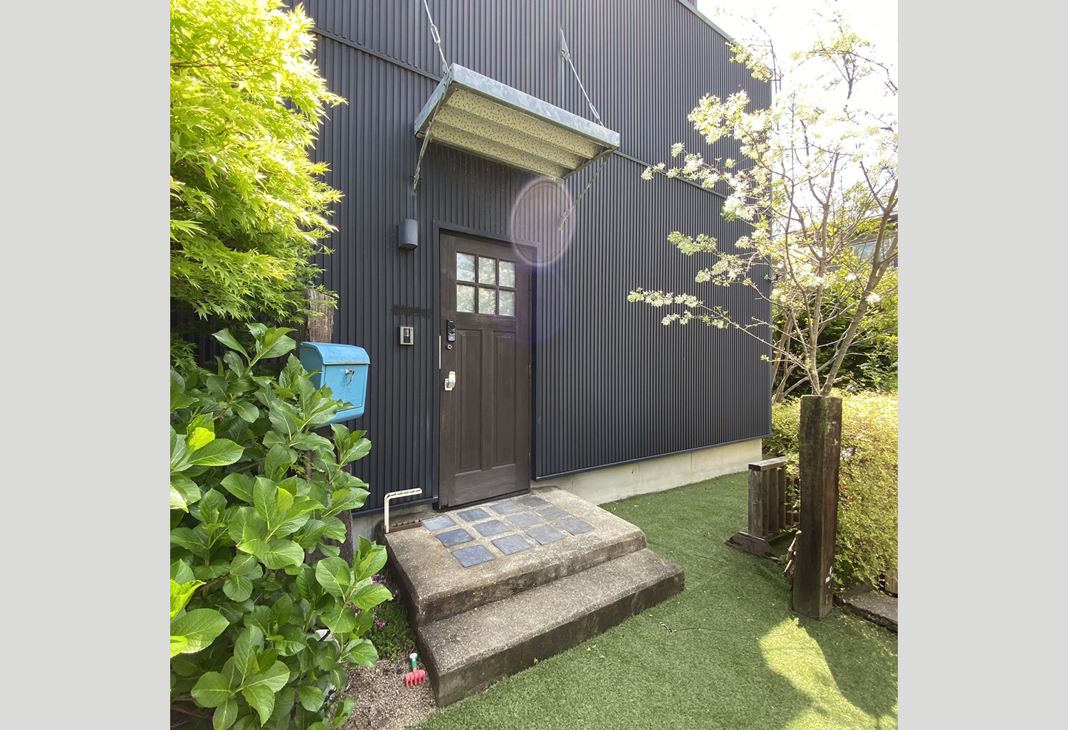 既存のドアと庇の交換とテラスの取り付け リフォーム事例 Nissho 旧 日昭アルミ工業