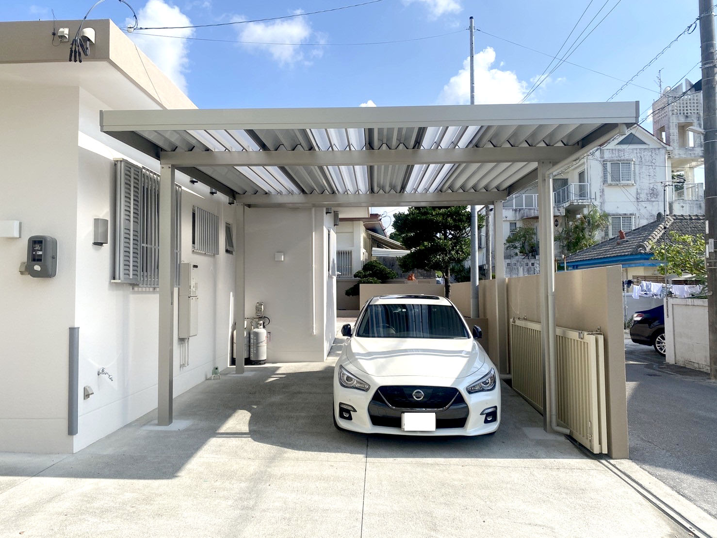 嘉手納町／窓の前の彩光がとれるカーポートの設置 | リフォーム事例 | Nissho